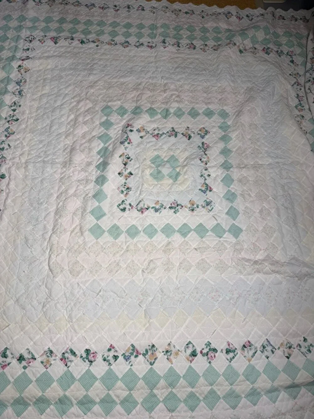 Vintage Handmade Floral Quilt Green White Patchwork Full Queen Scalloped Edges C
